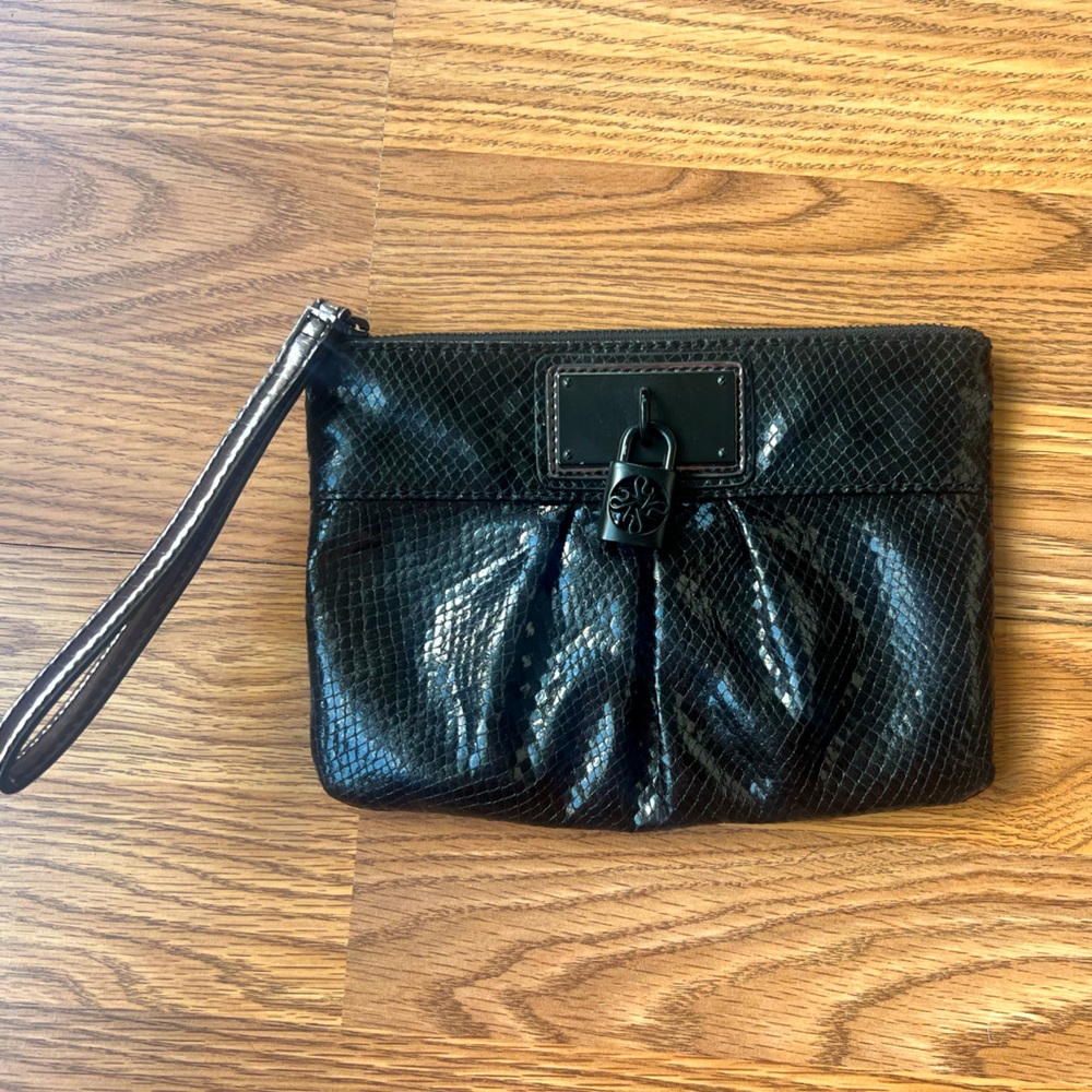Simply Vera Wang Black Clutch Wallet Small Purse Wristlet